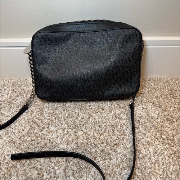 Michael Kors cross body purse - Picture 3 of 10